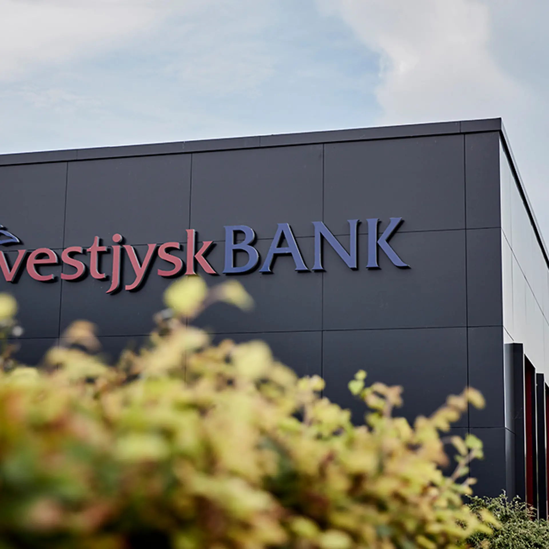 Facade billede af Vestjysk Bank hovedsæde